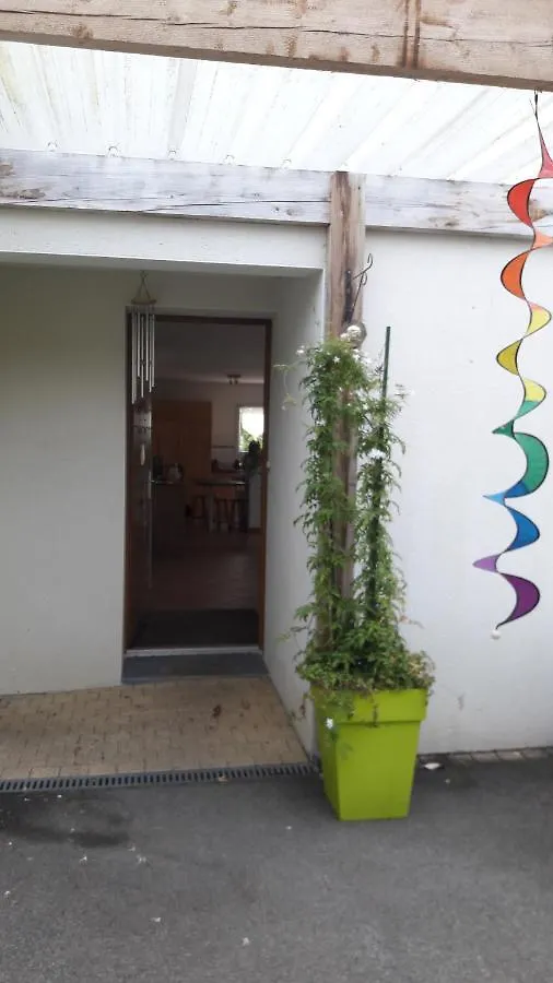 Petit Studio - Chambre Independante Au Calme Landerneau Bed & Breakfast